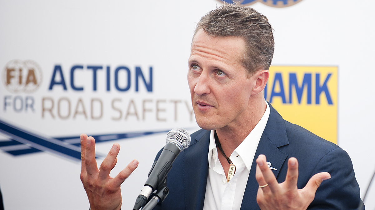 Гонщик Шумахер впервые за 11 лет посетил публичное мероприятие