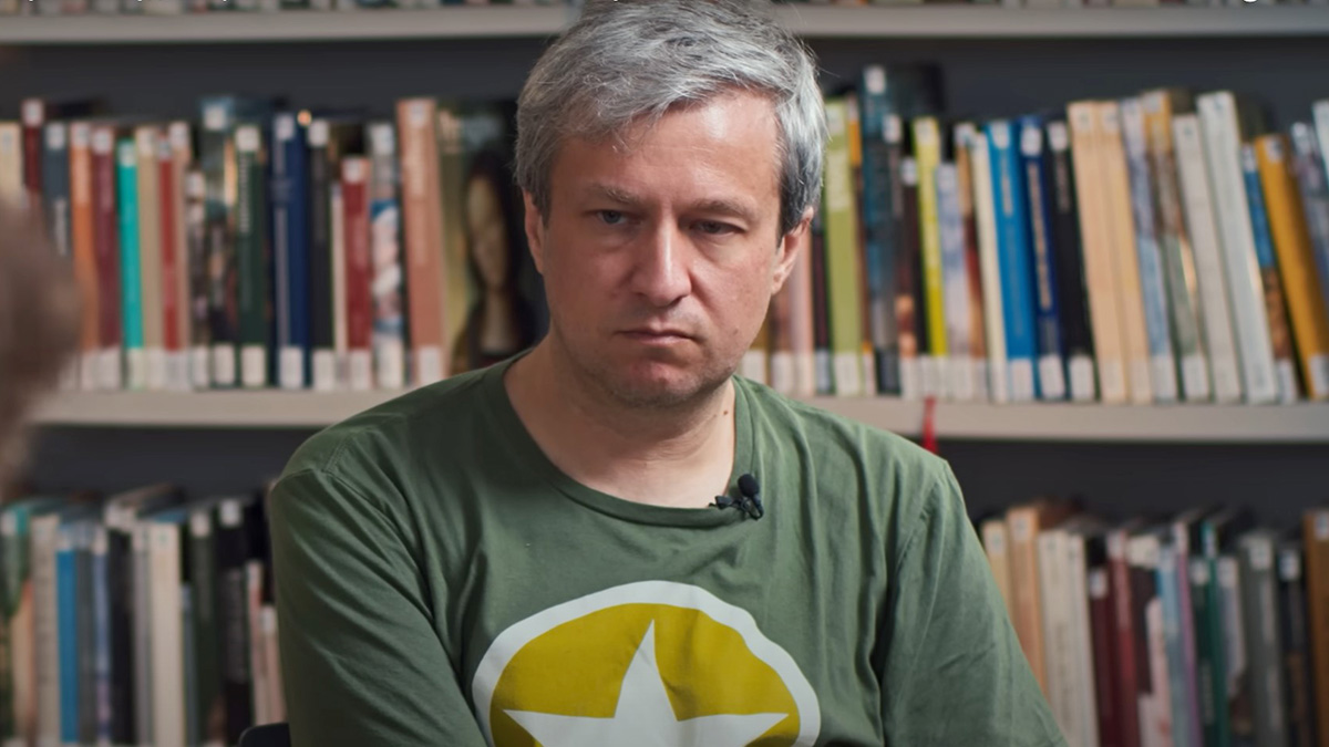 Мать кинокритика Антона Долина* задержали в аэропорту Жуковский