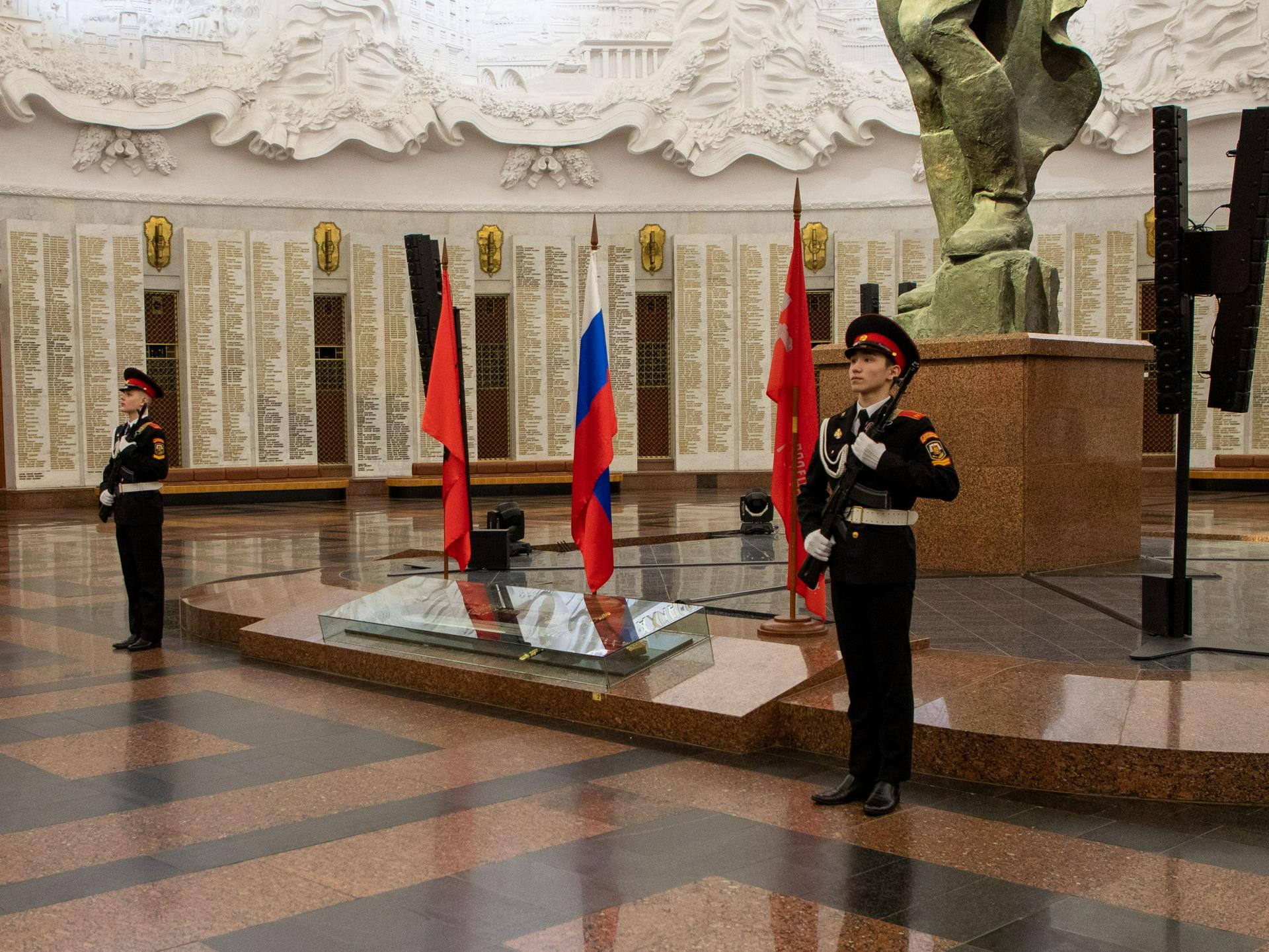 В День героев Отечества кадеты впервые заступили на пост в Зале Славы Музея Победы