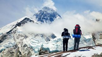Гиды на Эвересте травили туристов: что произошло