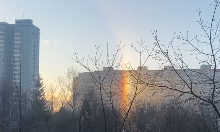 «Редкое явление»: в Москве увидели зимнюю радугу