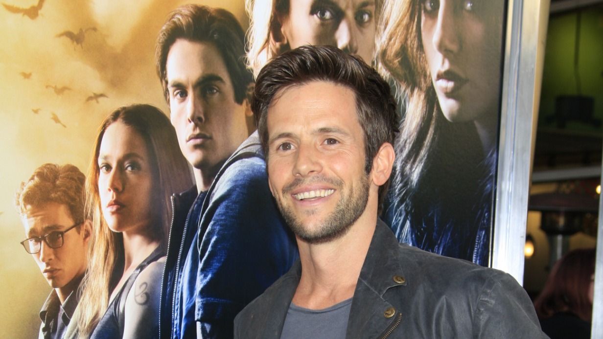 Жена разбившегося с дочерьми актера Оливера выступила с обращением