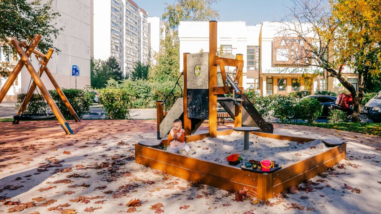 Специалисты завершили благоустройство возле станции МЦД-4 Очаково