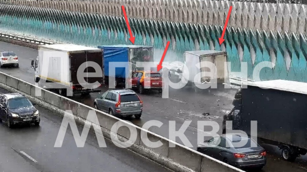 Несколько автомобилей столкнулись на МСД на востоке столицы