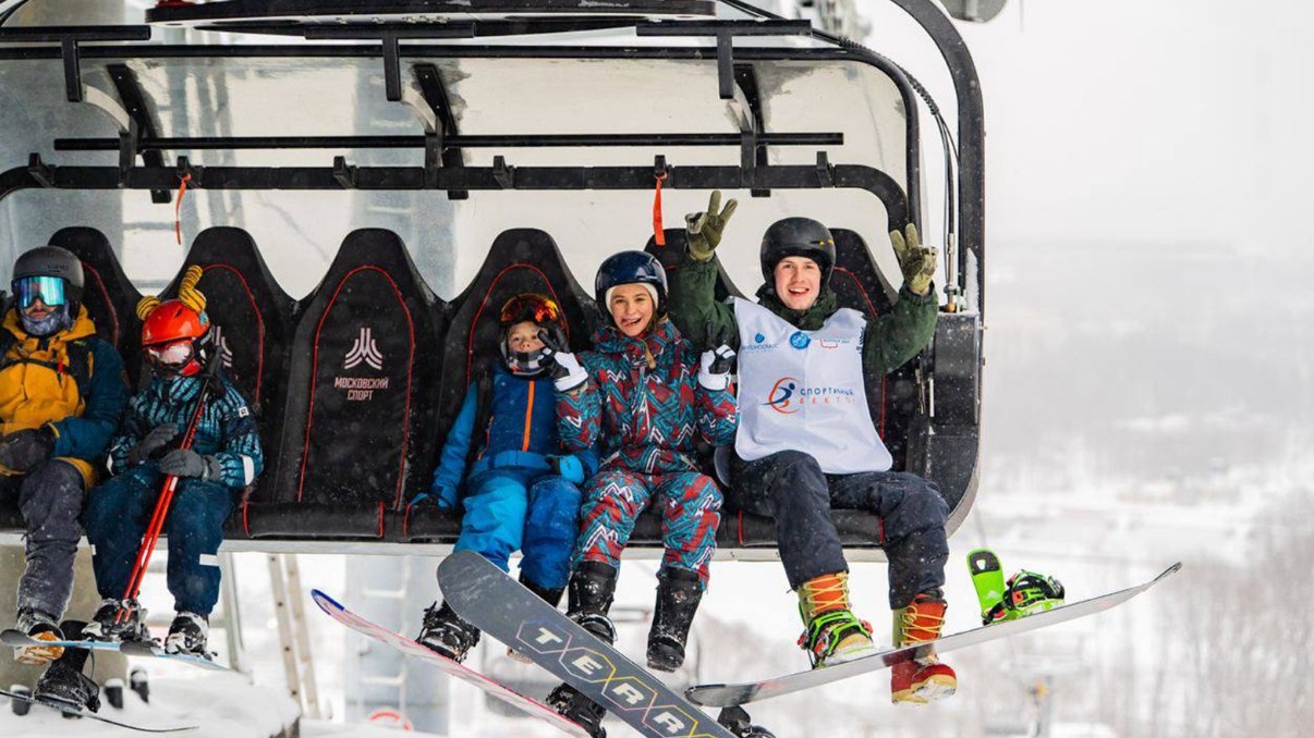 Для сноубордистов в Москве обустроены трассы и открыты подъемники 