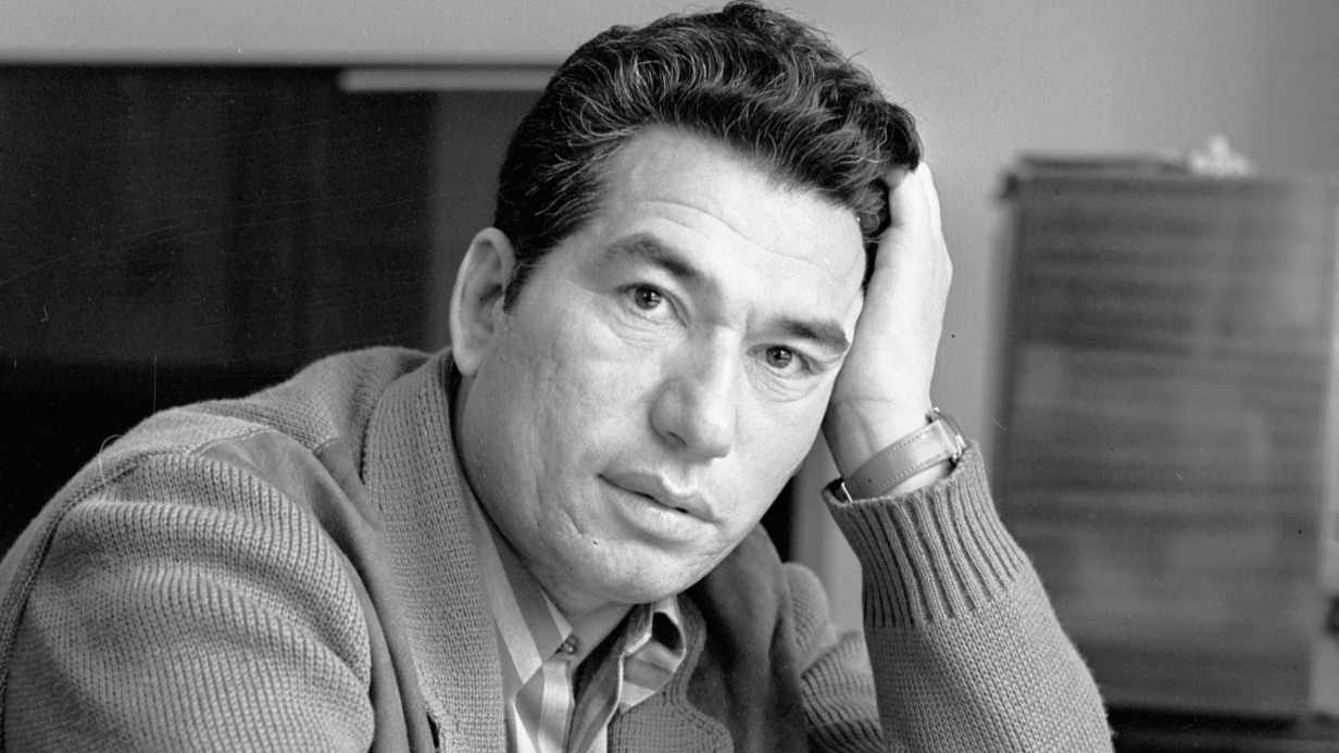 Киргизский и российский писатель Чингиз Айтматов, съемка августа 1972 года. Его произведения были переведены на 174 языка мира, а общий тираж написанных им книг превышает 80 миллионов 