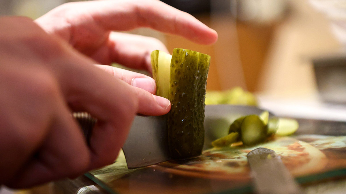 Диетолог Стародубова рассказала, как сделать новогодние салаты более полезными