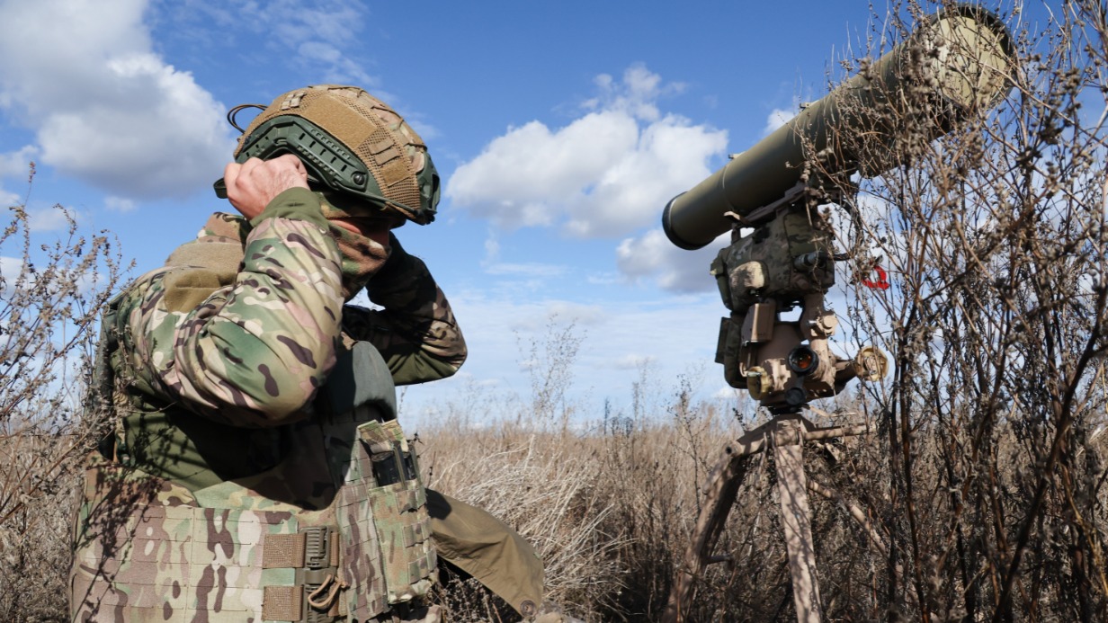 Противотанковый ракетный комплекс (ПТРК) «Корнет» успешно применяется Вооруженными силами России на запорожском направлении специальной военной операции, уничтожая технику и укрепления противника