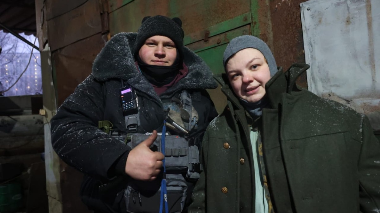 Каскадер Сергей Быценко и корреспондент «ВМ» Анастасия Старостина после выполненного трюка с поджогом