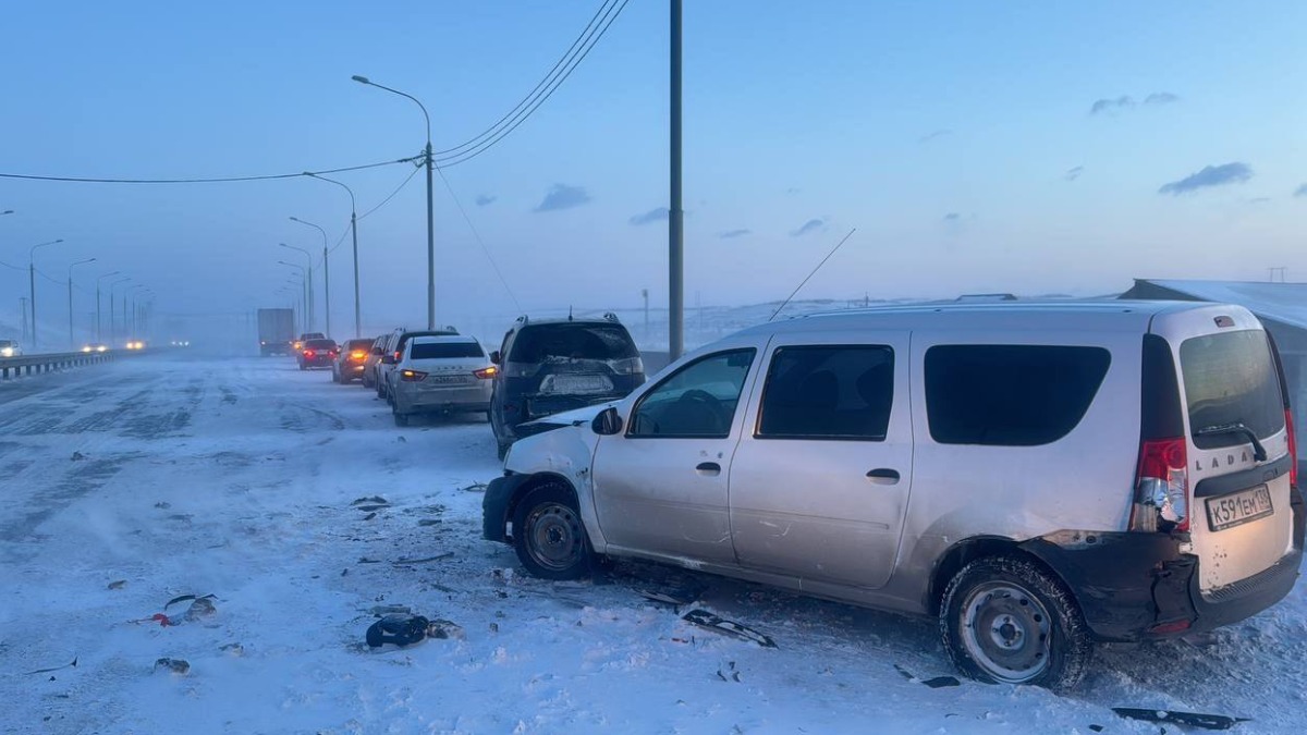 Массовое ДТП с 12 автомобилями произошло на трассе под Красноярском