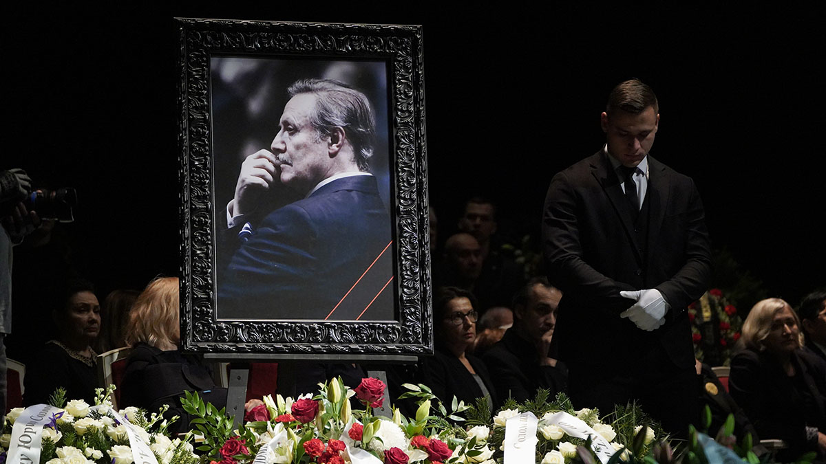 Церемония прощания с Юрием Соломиным началась в Малом театре