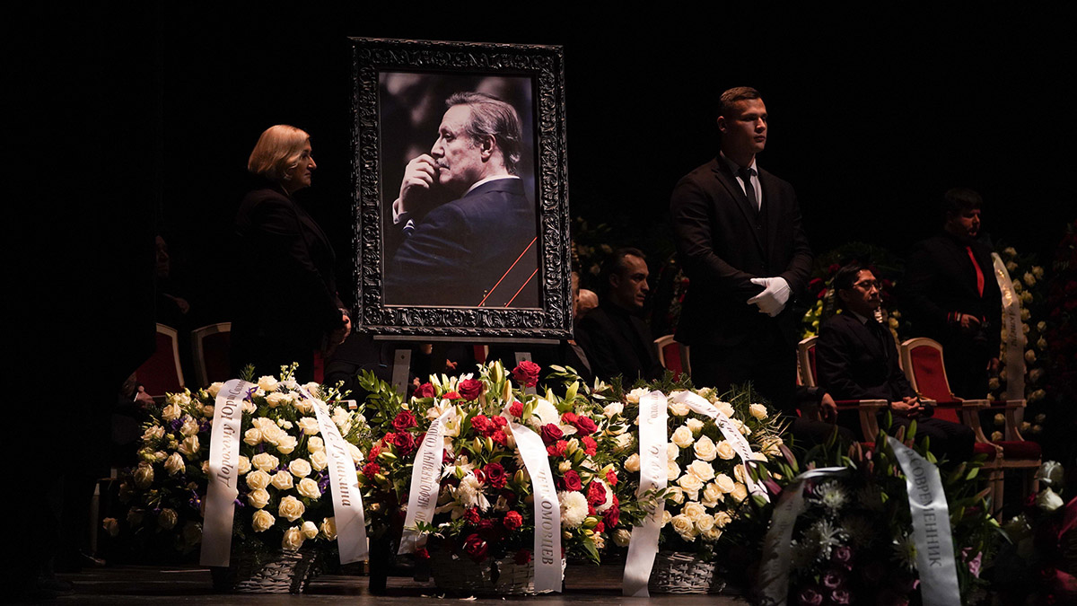 Прощание с Юрием Соломиным завершилось в Малом театре