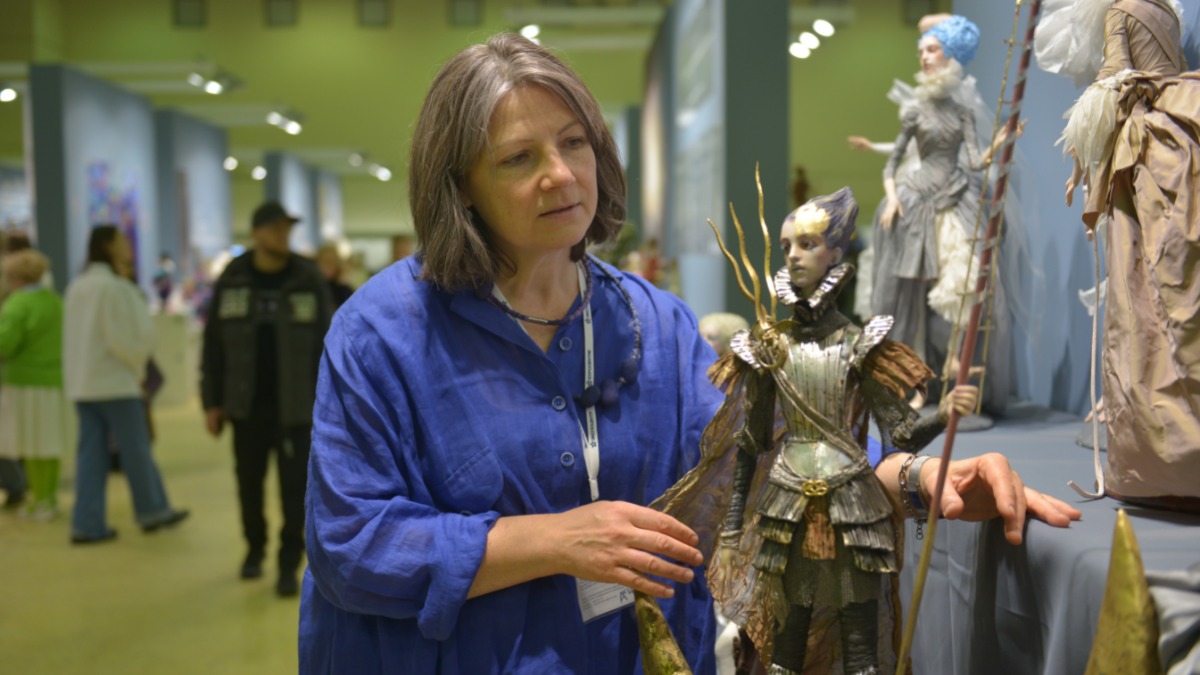 Наталья Победина на зимней выставке кукол, которая проходила в «Экспоцентре», представила коллекцию «Жизнь есть сон»