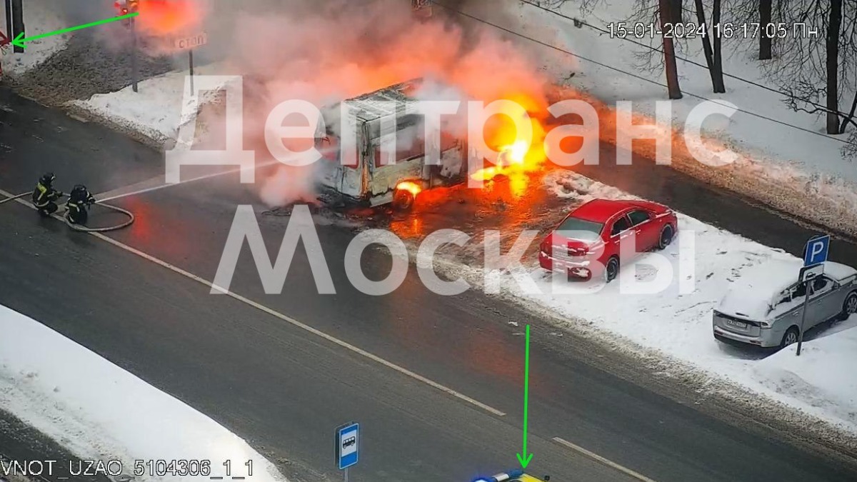 Автомобиль загорелся на юго-западе столицы