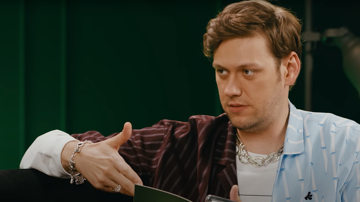 Поклонники заподозрили комика Антона Шастуна в тайной женитьбе