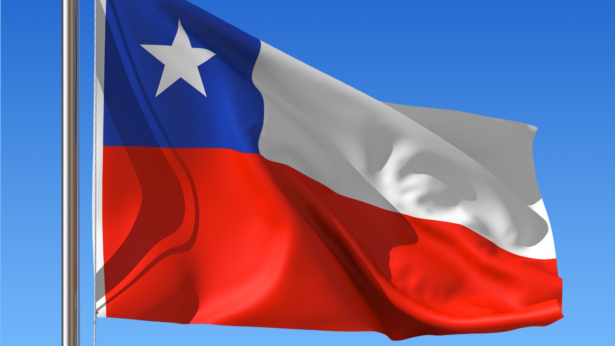 Спасательный самолет вспыхнул в воздухе и рухнул прямо на шоссе в Чили