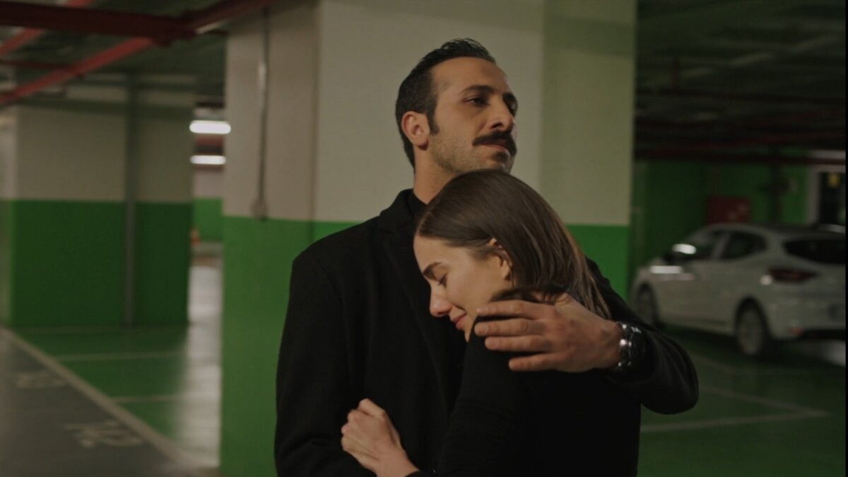 Суну и Абидина из турецкого сериала «Зимородок» заподозрили в романе