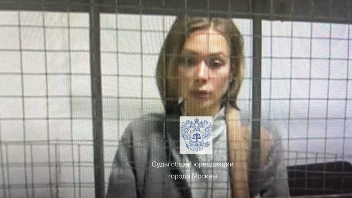 Суд оставил в СИЗО обвиняемую в мошенничестве блогера Федякину