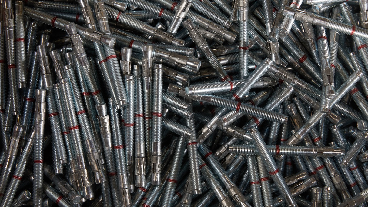 Столичный производитель выпустил свыше трех миллионов крепежных изделий