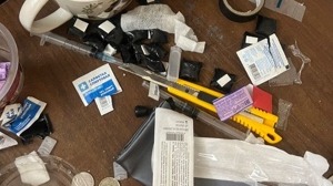 Мужчину с крупной партией запрещенных веществ задержали на западе Москвы