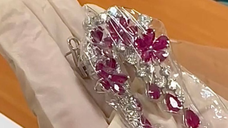 Азербайджанец пытался ввезти в Россию украшения на 10 миллионов рублей