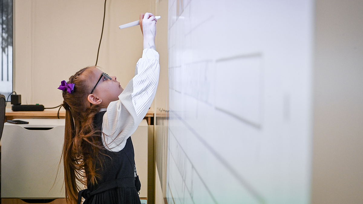 Первые звонки прозвучали для 100 тысяч столичных первоклассников