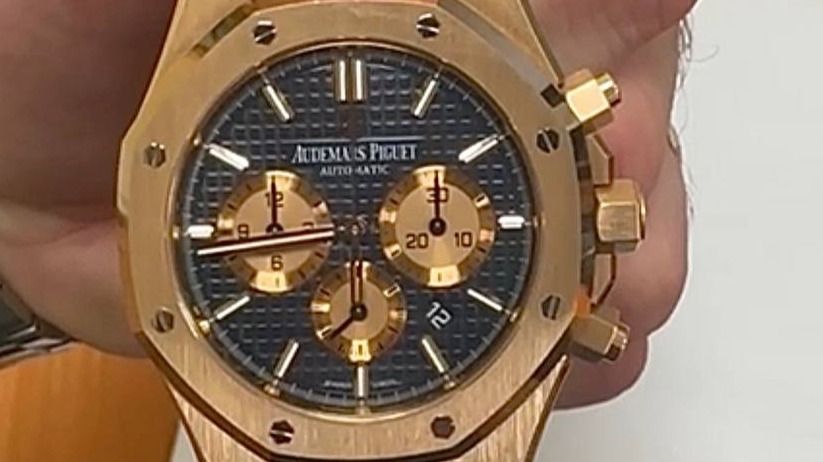 Австралиец попытался ввезти в Россию часы за восемь миллионов рублей