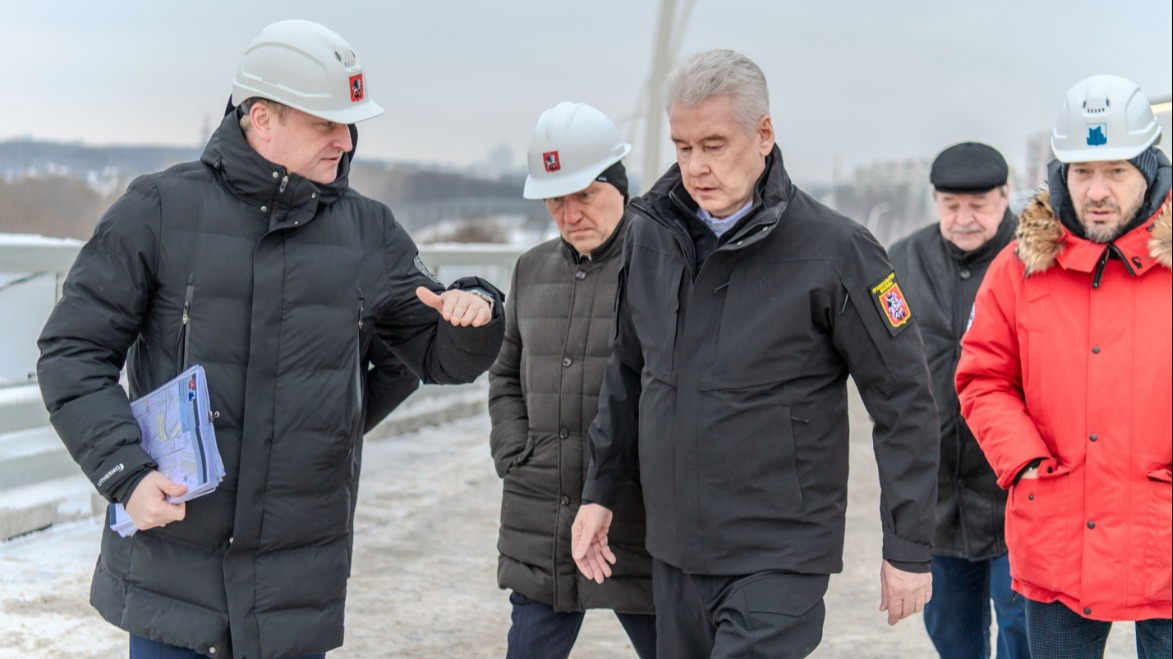 Москвы Сергей Собянин (в центре) осмотрел строящуюся эстакаду-съезд с Московского скоростного диаметра на Каширское шоссе