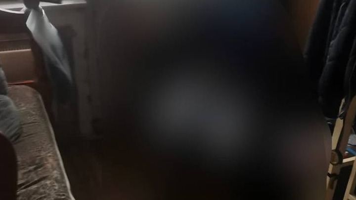 Появились фото из квартиры в ЦАО, в которой нашли тела трех мужчин