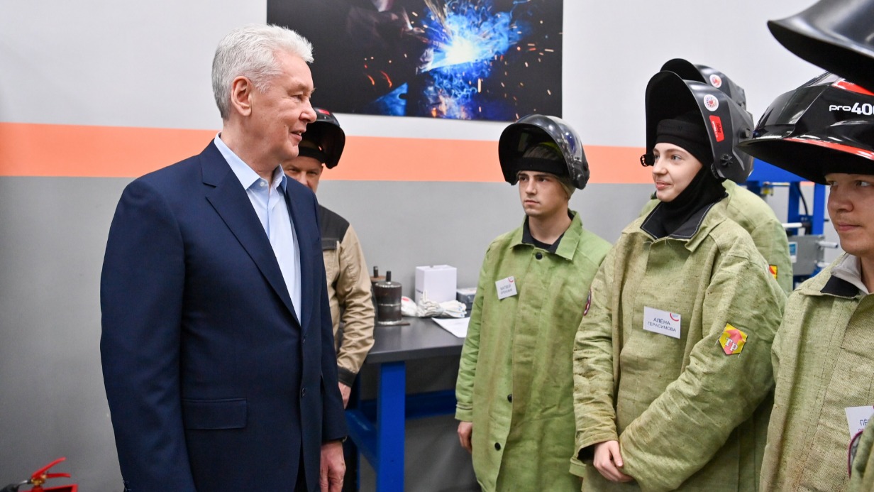 Мэр Москвы Сергей Собянин встретился со студентами Московского технологического колледжа