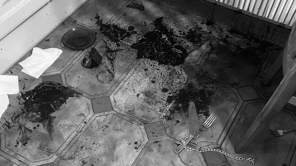 Появились фото с места нападения на мужчину в столичном районе Ясенево