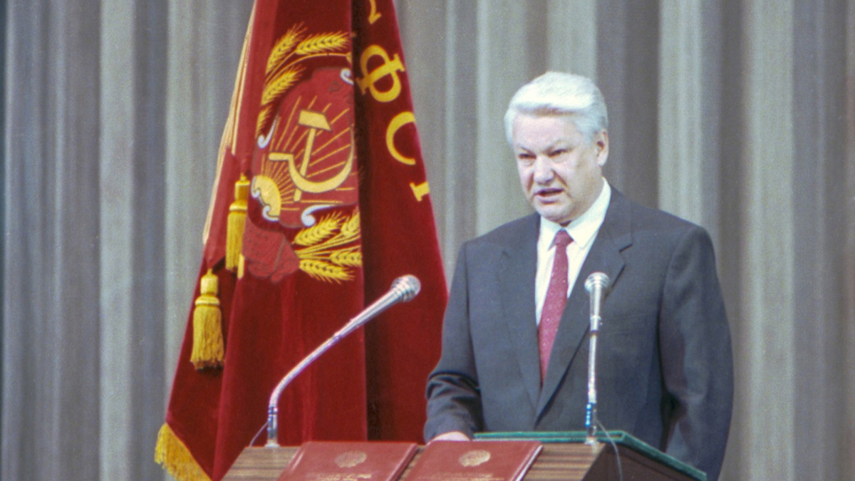 Песков: Роль Ельцина в становлении современной России трудно переоценить