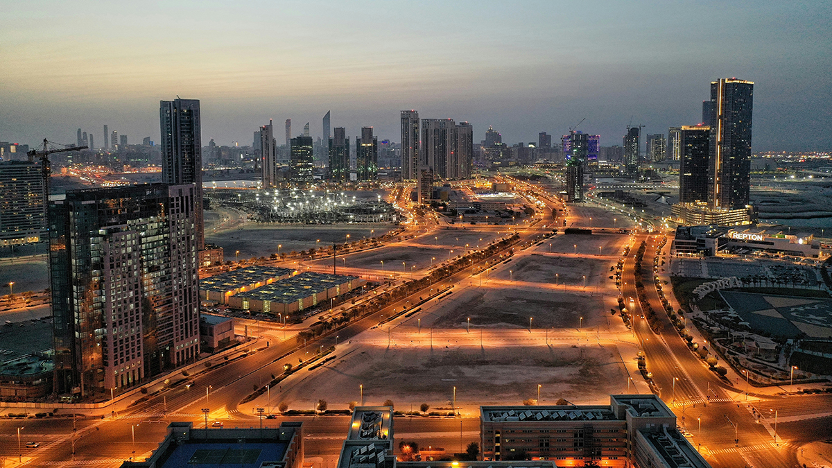 Один человек погиб в результате падения обломков ракеты на жилой дом в Абу-Даби