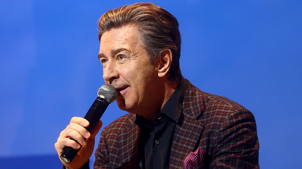 Mash: Сюткин отказался сдавать «блатные» номера АМР со своего Mercedes-Benz