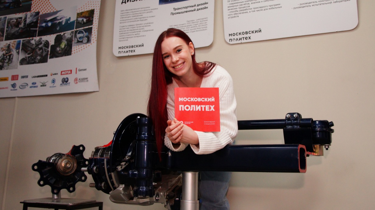 Выпускница Московского политехнического университета Елизавета Скрыпник получила профессию программиста по программе целевого набора и после окончания вуза, согласно условиям договора, была трудоустроена на предприятие «Российские железные дороги»