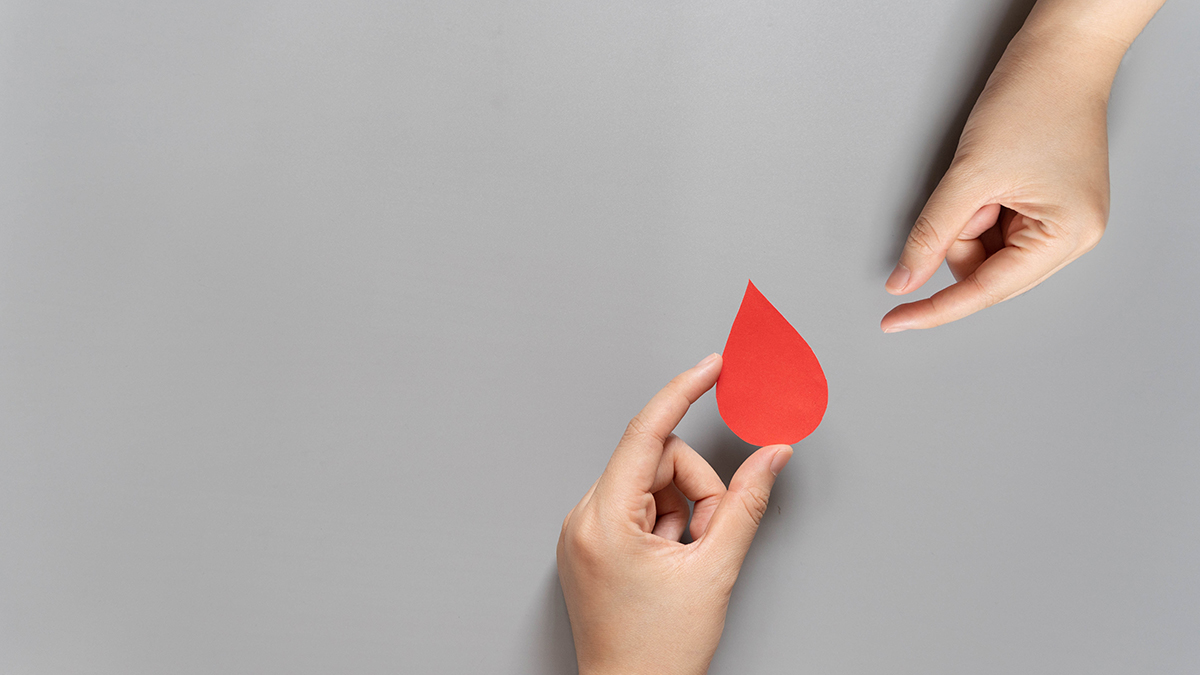 От слабости до выпадения волос: терапевт Сухарева перечислила симптомы анемии