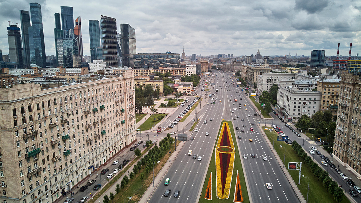 Дептранс: Движение на Кутузовском проспекте затруднено из-за аварии