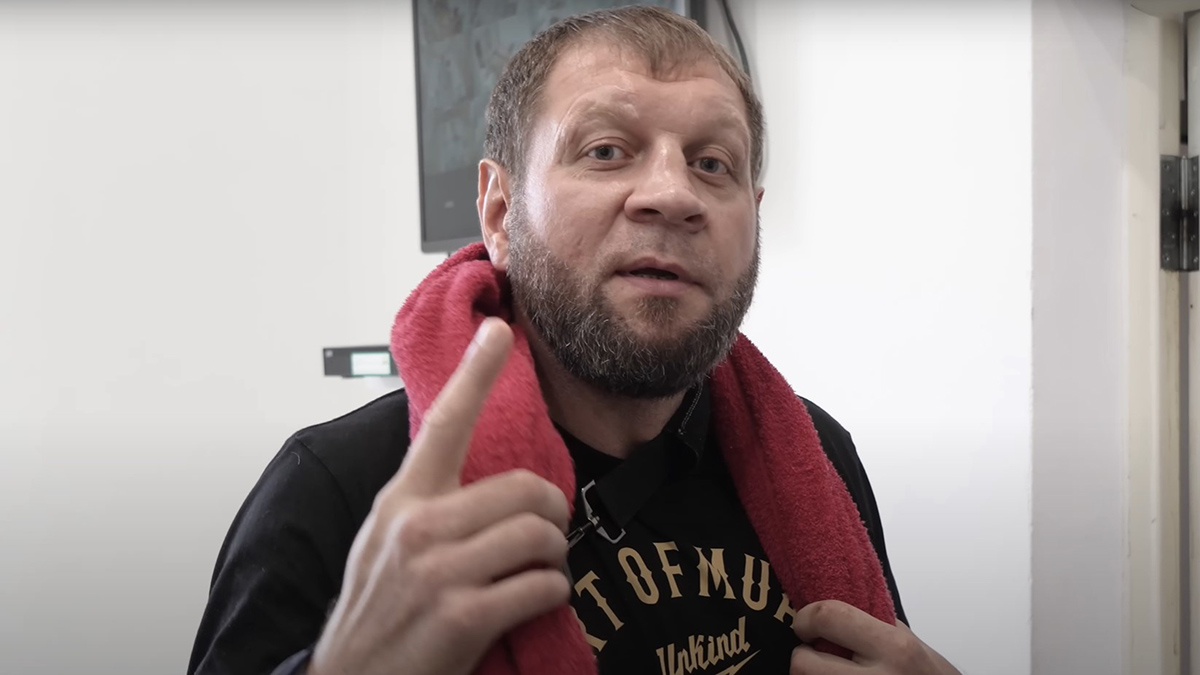 Боец Александр Емельяненко впервые официально трудоустроился