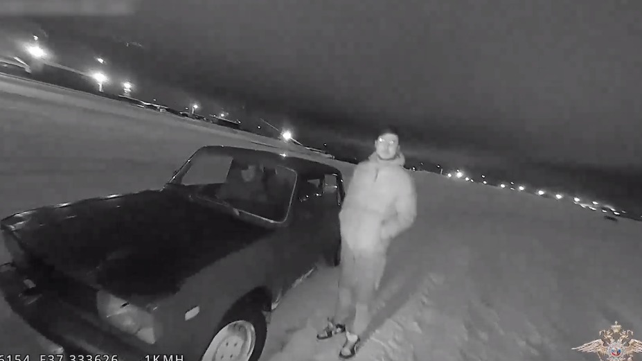 Полицейские задержали 19 водителей в столице за дрифт на Москве-реке. Видео