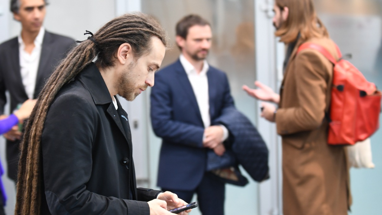 «Кто эти выродки?»: сын Децла поделился реакцией на осквернение могилы его отца