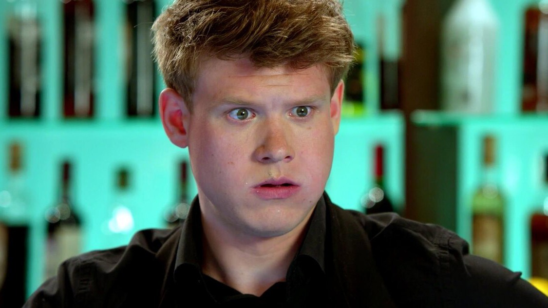 СМИ: У актера «Кухни» Хориняка потребовали 8 миллионов рублей за отказ от съемок