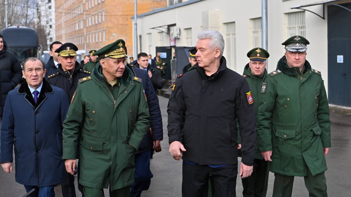 Сергей Собянин и Сергей Шойгу посетили Единый пункт отбора на военную службу 
