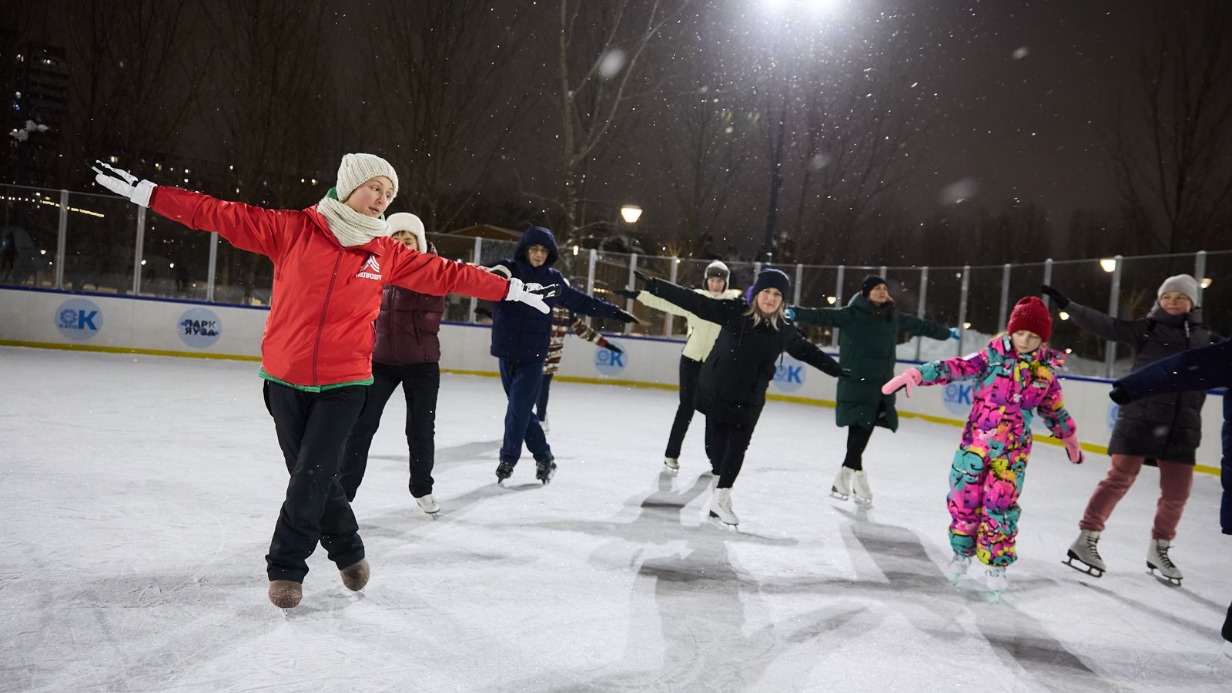 Москвичей пригласили на городские катки и трассы в День зимних видов спорта