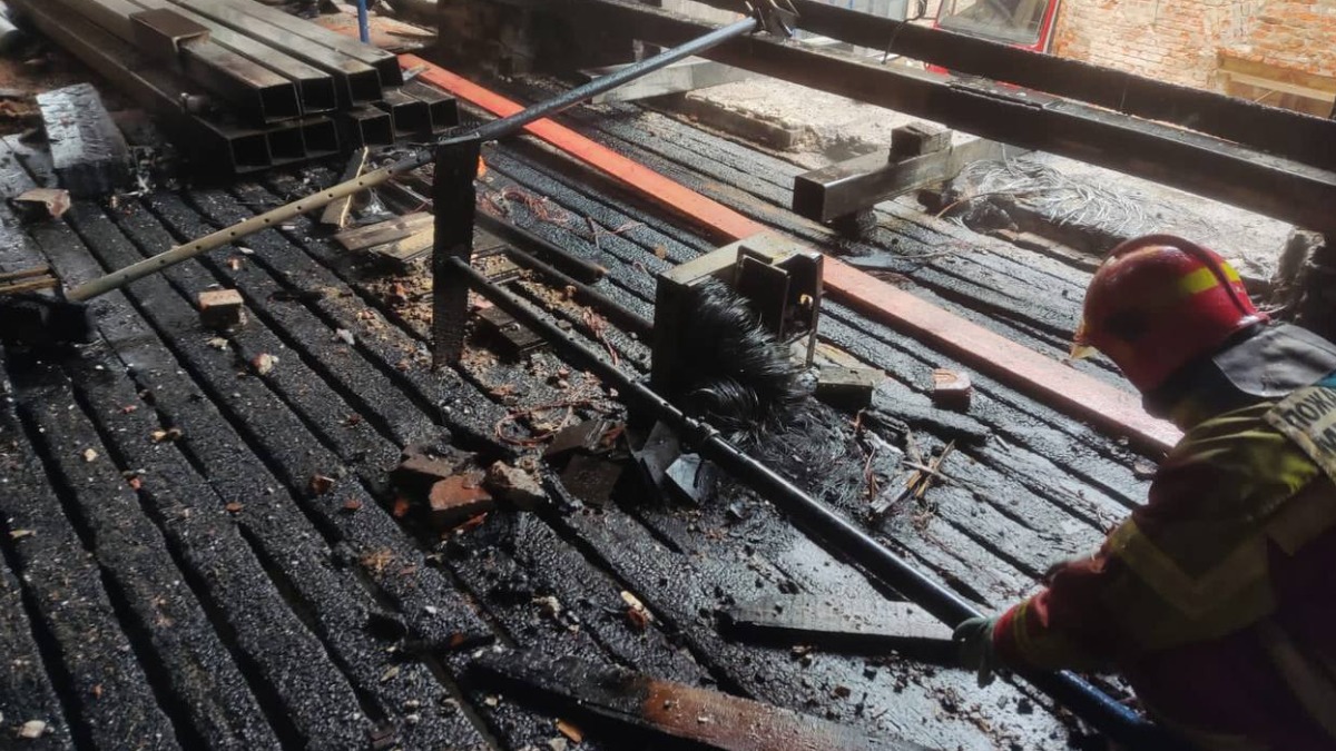 СК назвал возможную причину пожара в здании на Никольской улице