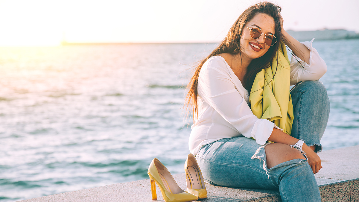 Минимализм и монохром: как собрать элегантный и удобный гардероб, если вы плюс-сайз