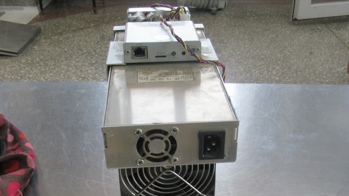 Гражданка Монголии попыталась вывезти из России оборудование для майнинга