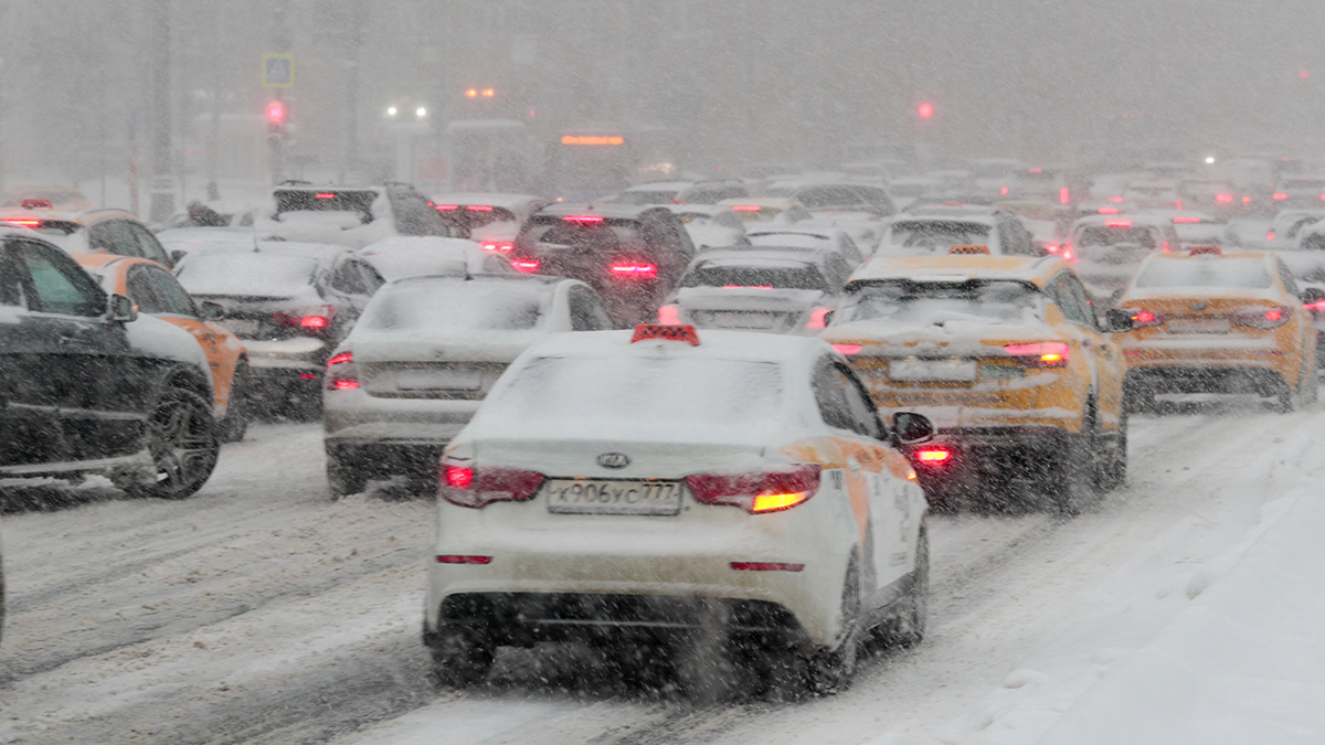 Движение транспорта перекрыли на Тверской улице и Пушкинской площади