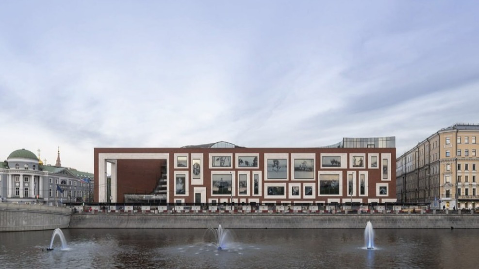 Здание Третьяковской галереи на Кадашевской набережной обеспечили электричеством