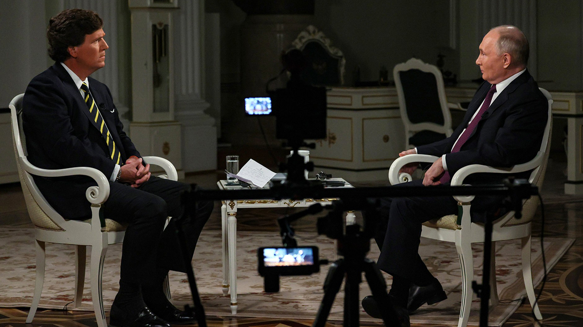 «Абсолютный лидер»: физиогномист Воеводин оценил поведение Путина и Карлсона на интервью