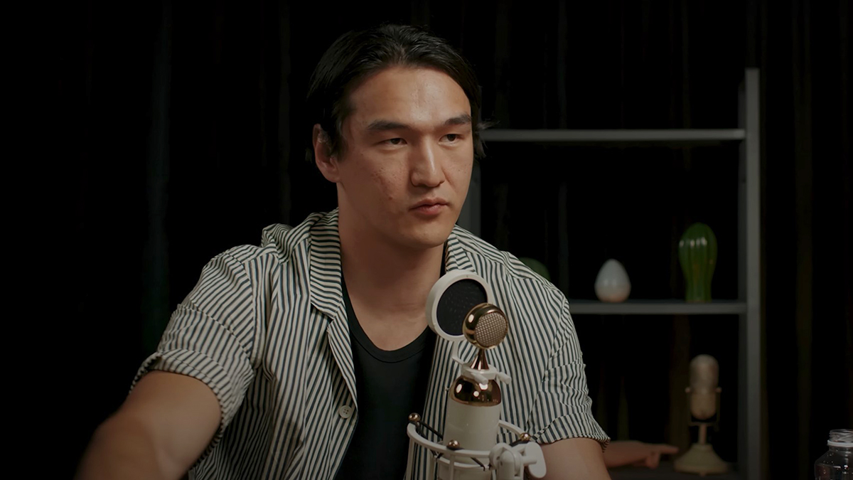 Shot: Комика Сабурова оштрафовали за нарушение сроков миграционного учета